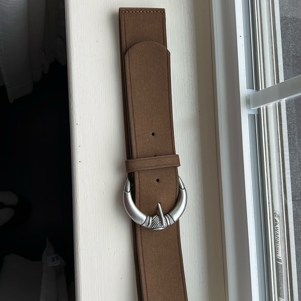 Elastic belt